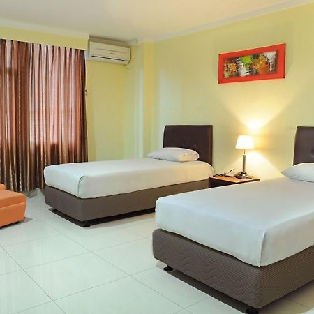 Hotel Banyuwangi Sintera Jakarta Exteriör bild