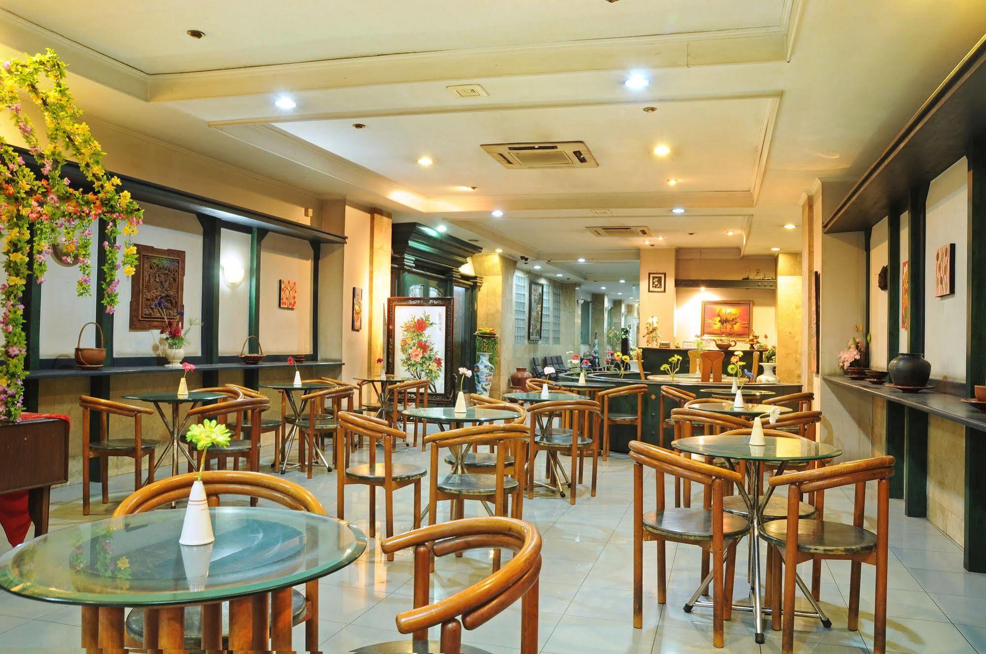 Hotel Banyuwangi Sintera Jakarta Exteriör bild